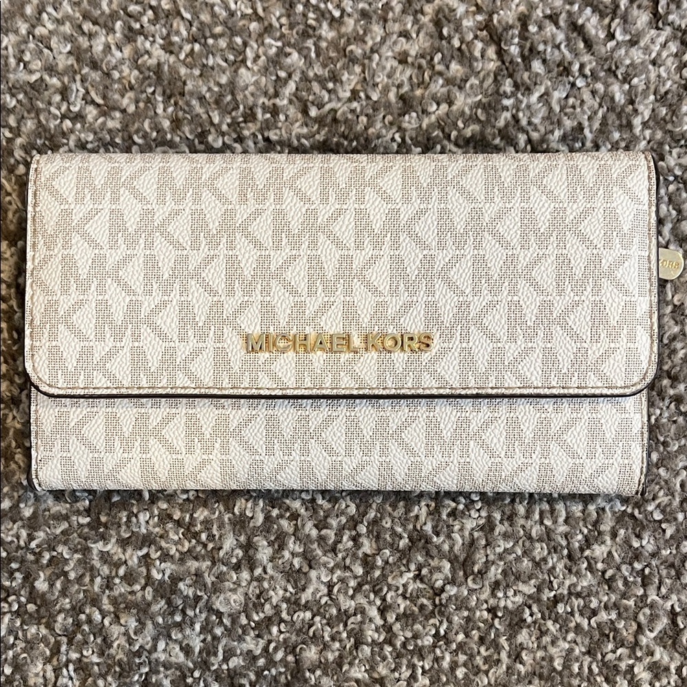 Michael Kors Beige Signature Wallet